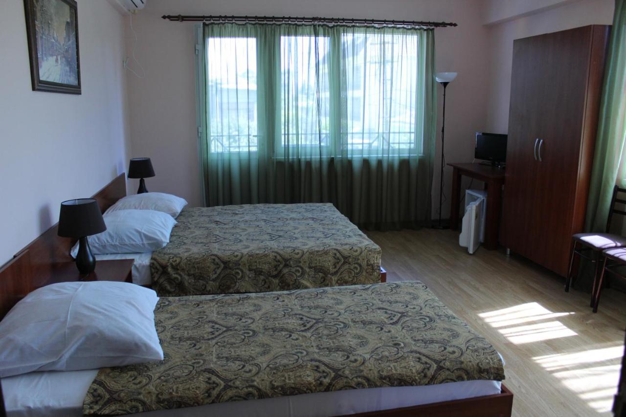 Guest House Zvanba Gagra Buitenkant foto